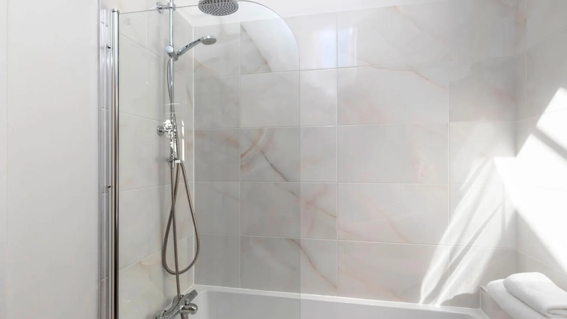Thornton House Town Centre Free Car Park Apartment Cheltenham
