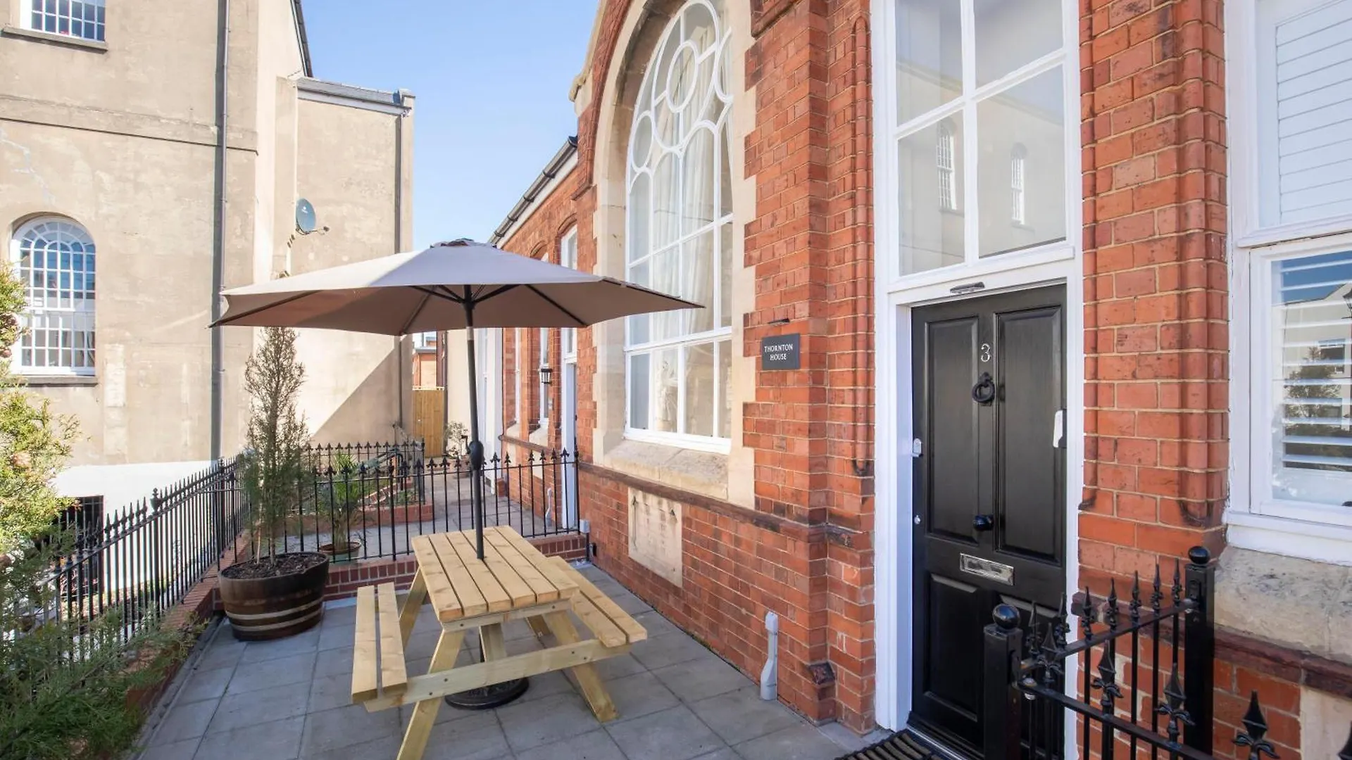 Thornton House Town Centre Free Car Park Apartment Cheltenham
